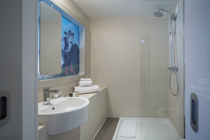 Imagen de la habitación del Hotel Le Marcel. Foto 9