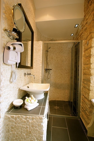 Imagen de la habitación del Hotel Le Maréchal. Foto 6