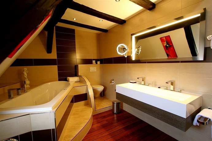 Imagen de la habitación del Hotel Le Maréchal. Foto 8