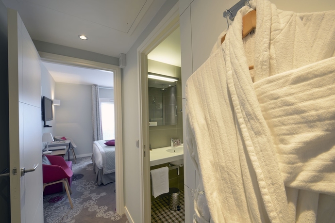 Imagen de la habitación del Hotel Le Mareuil. Foto 12