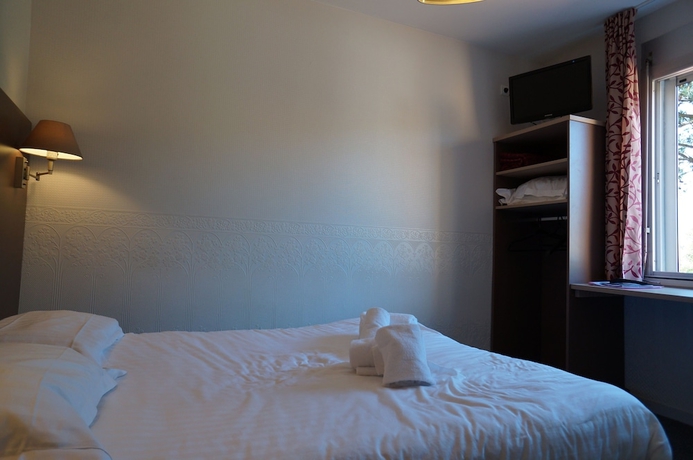Imagen de la habitación del Hotel Le Marina. Foto 10