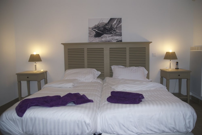 Imagen de la habitación del Hotel Le Marina. Foto 15