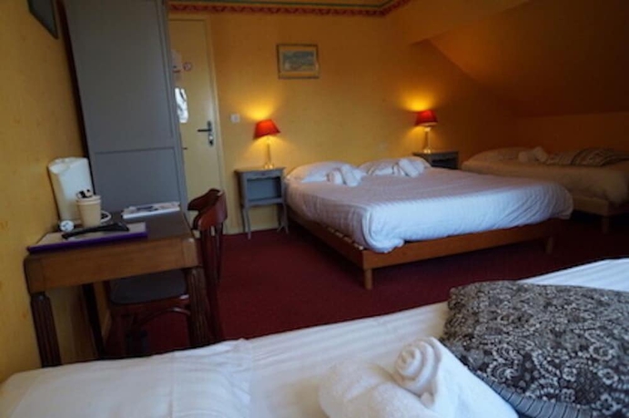 Imagen de la habitación del Hotel Le Marina. Foto 17