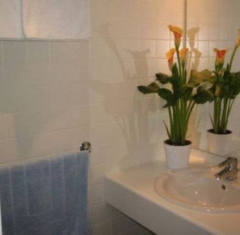 Imagen de la habitación del Hotel Le Marintan. Foto 13