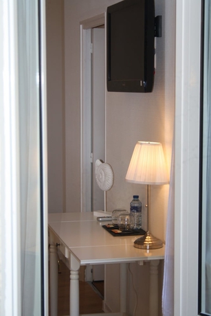 Imagen de la habitación del Hotel Le Mas Angelussi. Foto 16