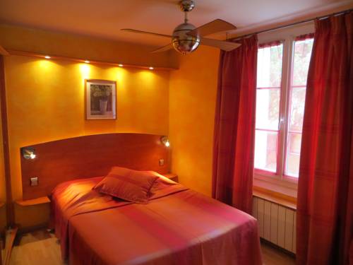 Imagen de la habitación del Hotel Le Mas De La Frigoulette. Foto 2