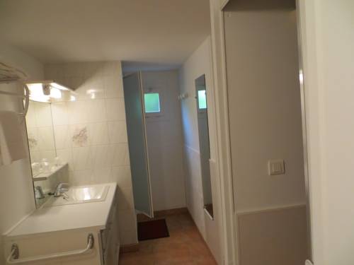 Imagen de la habitación del Hotel Le Mas De La Frigoulette. Foto 5