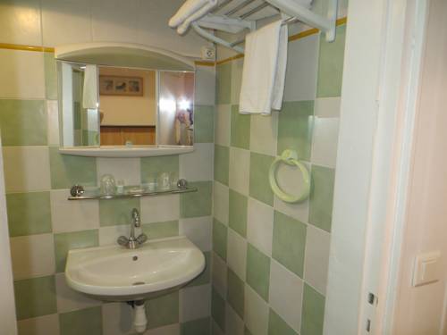 Imagen de la habitación del Hotel Le Mas De La Frigoulette. Foto 6