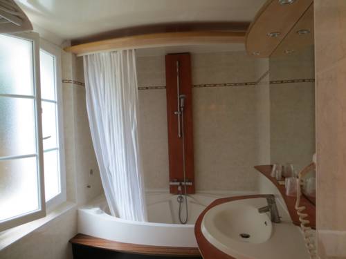 Imagen de la habitación del Hotel Le Mas De La Frigoulette. Foto 9