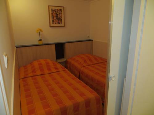 Imagen de la habitación del Hotel Le Mas De La Frigoulette. Foto 13