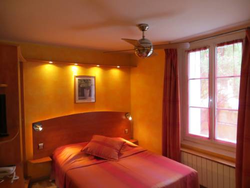 Imagen de la habitación del Hotel Le Mas De La Frigoulette. Foto 16