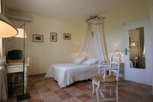 Imagen de la habitación del Hotel Le Mas Des Carassins. Foto 8