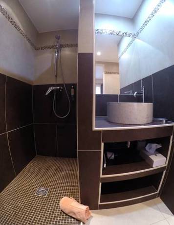 Imagen de la habitación del Hotel Le Mas Saint-joseph. Foto 4