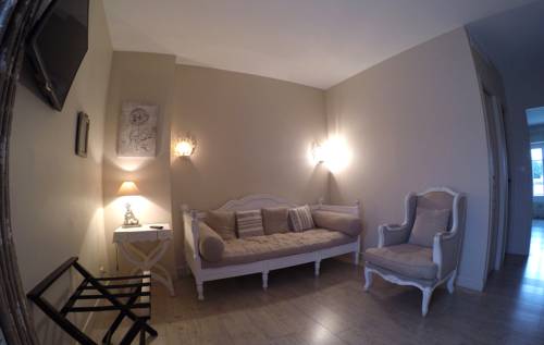 Imagen de la habitación del Hotel Le Mas Saint-joseph. Foto 6