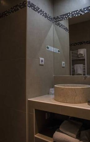 Imagen de la habitación del Hotel Le Mas Saint-joseph. Foto 10