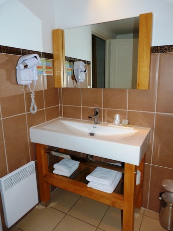 Imagen de la habitación del Hotel Le Mas de Calabrun. Foto 4