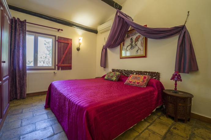 Imagen de la habitación del Hotel Le Mas de Calabrun. Foto 12