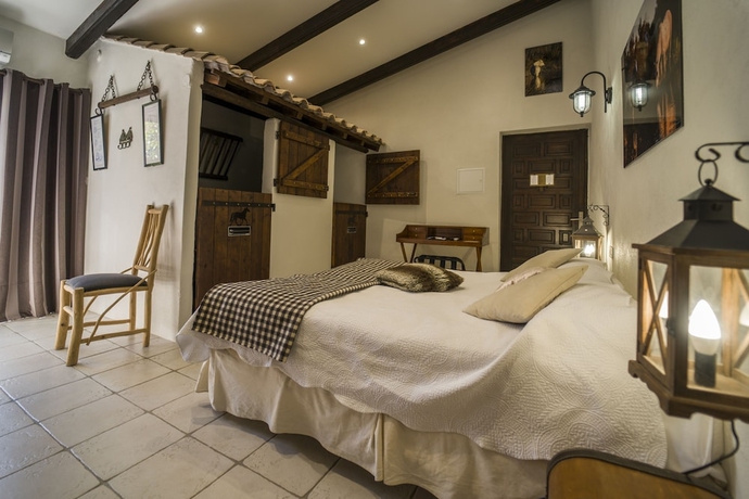 Imagen de la habitación del Hotel Le Mas de Calabrun. Foto 17