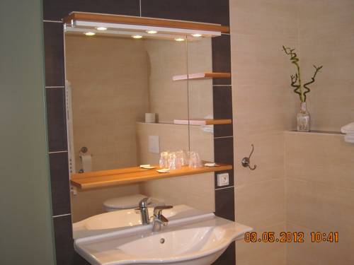 Imagen de la habitación del Hotel Le M&eacute;dieval. Foto 5