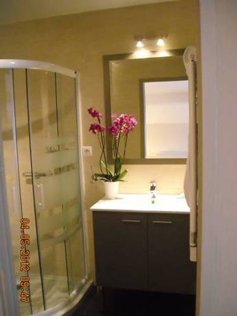 Imagen de la habitación del Hotel Le M&eacute;dieval. Foto 15