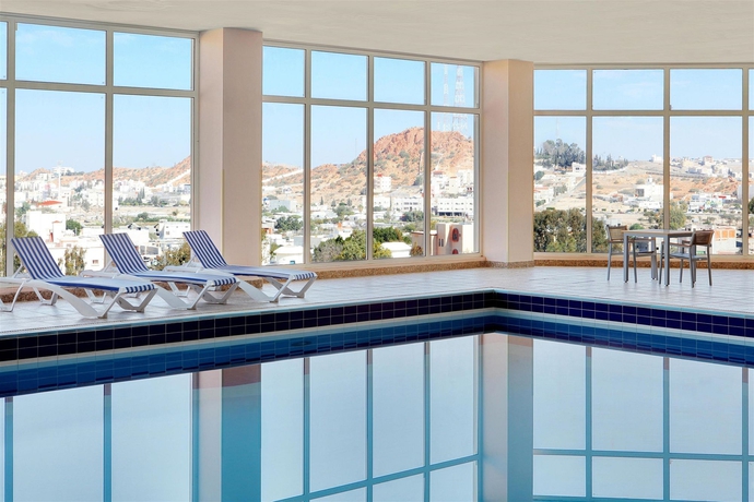 Imagen de la piscina del Hotel Le M&eacute;ridien Al Hada. Foto 14