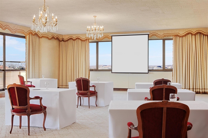 Imagen de los interiores del Hotel Le M&eacute;ridien Al Hada. Foto 11