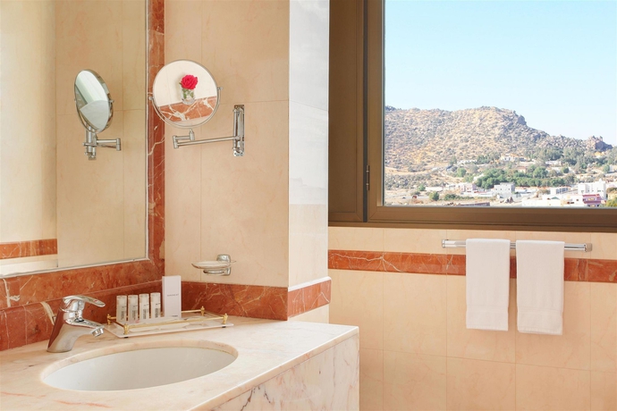 Imagen de la habitación del Hotel Le M&eacute;ridien Al Hada. Foto 7