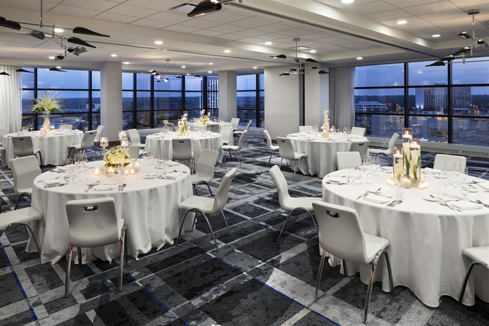 Imagen de los interiores del Hotel Le M&eacute;ridien Chicago - Oakbrook Center. Foto 14