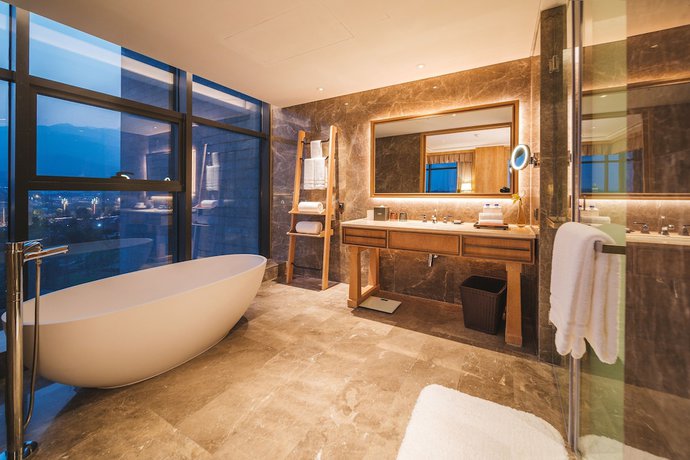 Imagen de la habitación del Hotel Le M&eacute;ridien Emei Mountain Resort. Foto 14