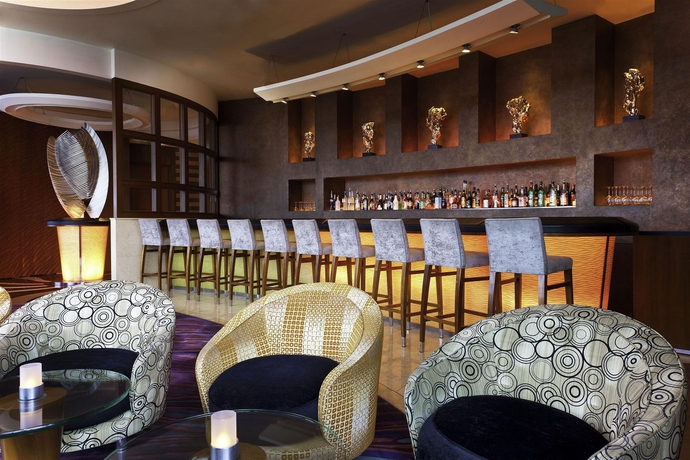 Imagen del bar/restaurante del Hotel Le Méridien Hong Kong, Cyberport. Foto 4