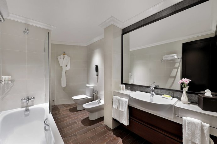 Imagen de la habitación del Hotel Le Méridien Mina Seyahi Beach Resort and Waterpark. Foto 5