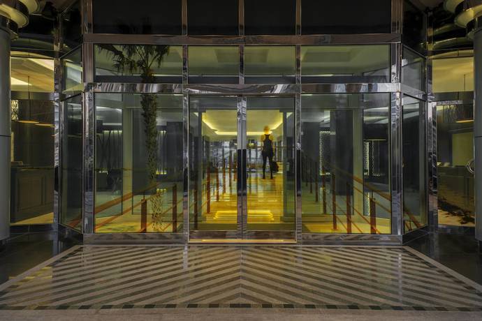 Imagen de los interiores del Hotel Le Méridien Mina Seyahi Beach Resort and Waterpark. Foto 20