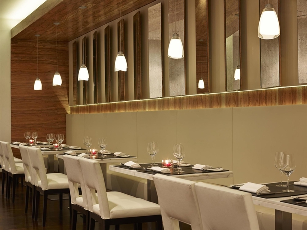 Imagen del bar/restaurante del Hotel Le Méridien Oran and Convention Centre. Foto 2