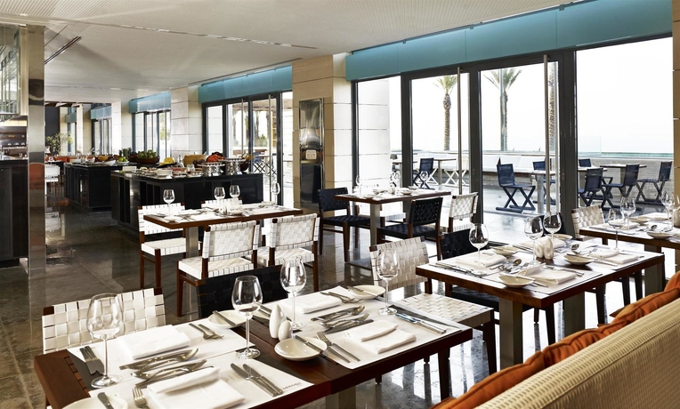 Imagen del bar/restaurante del Hotel Le Méridien Oran and Convention Centre. Foto 8