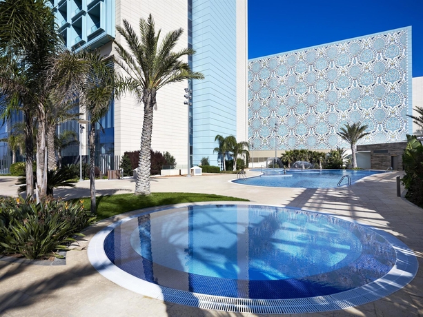Imagen de la piscina del Hotel Le Méridien Oran and Convention Centre. Foto 16