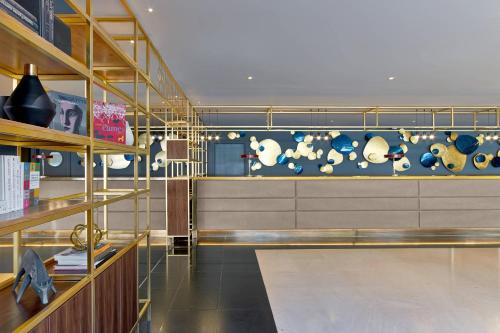 Imagen de los interiores del Hotel Le Méridien Paris Arc De Triomphe. Foto 9