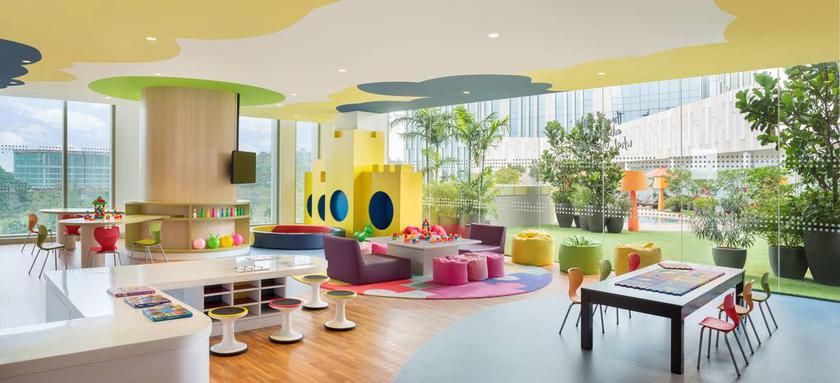 Imagen de la piscina del Hotel Le Méridien Putrajaya. Foto 11