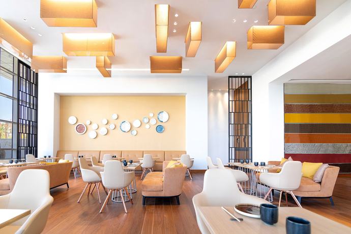 Imagen del bar/restaurante del Hotel Le Méridien Riyadh. Foto 4