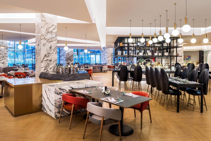 Imagen del bar/restaurante del Hotel Le M&eacute;ridien Shanghai, Minhang. Foto 8