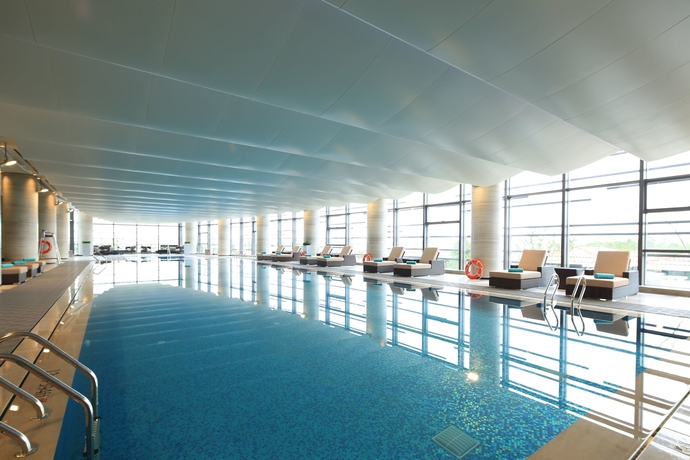 Imagen de la piscina del Hotel Le M&eacute;ridien Suzhou, Suzhou Bay. Foto 19