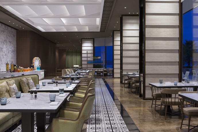 Imagen del bar/restaurante del Hotel Le M&eacute;ridien Xiaojing Bay. Foto 8