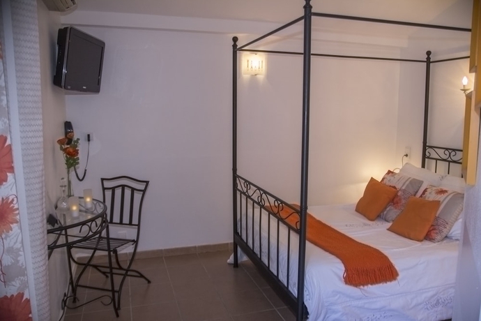 Imagen de la habitación del Hotel Le Mediterran&eacute;e. Foto 9