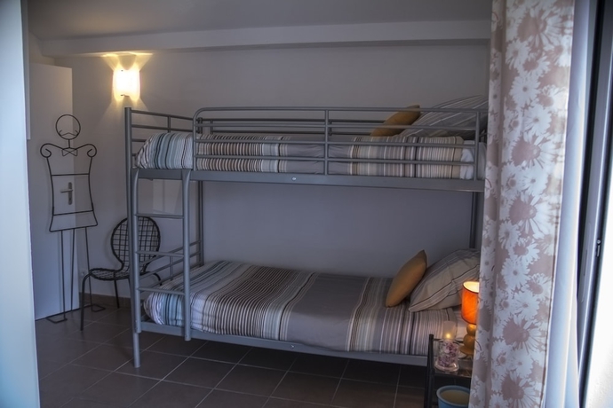 Imagen de la habitación del Hotel Le Mediterran&eacute;e, HYERES. Foto 10
