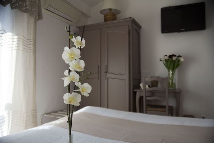 Imagen de la habitación del Hotel Le Mediterran&eacute;e, HYERES. Foto 11