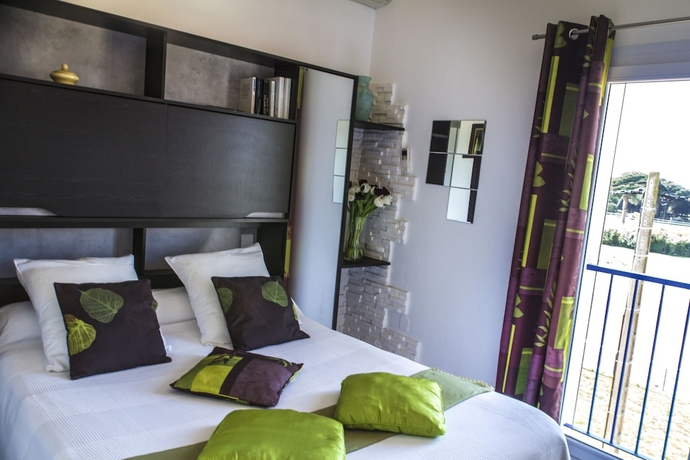Imagen de la habitación del Hotel Le Mediterran&eacute;e, HYERES. Foto 12