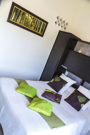Imagen de la habitación del Hotel Le Mediterran&eacute;e, HYERES. Foto 13