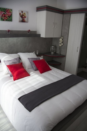 Imagen de la habitación del Hotel Le Mediterran&eacute;e, HYERES. Foto 16