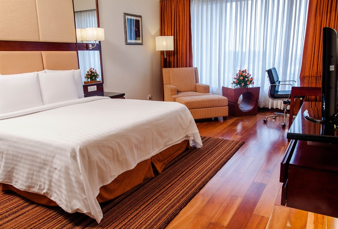 Imagen de la habitación del Hotel Le Meridien Ahmedabad. Foto 5