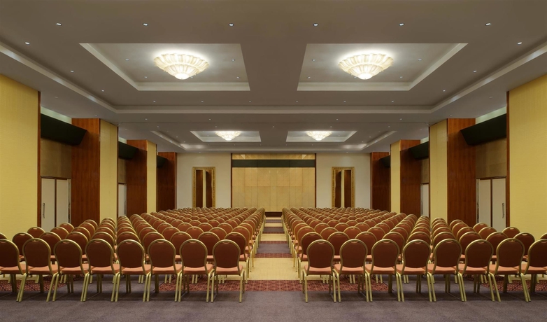 Imagen de los interiores del Hotel Le Meridien Al Aqah Beach Resort. Foto 9