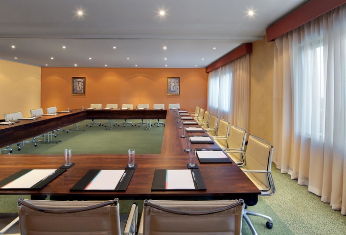 Imagen de los interiores del Hotel Le Meridien Al Aqah Beach Resort. Foto 10